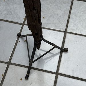 Lámpara de Pie Artesanal con Tronco y Hierro - imagen 6