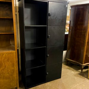 Lote siguiente: Mueble Organizador Negro con Estantes y Puertas