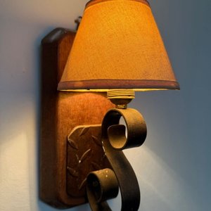 Lámpara de Pared Rústica en Madera y Hierro Forjado - imagen 2