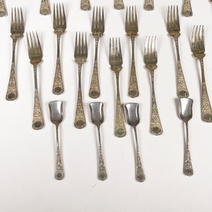 Conjunto de 30 Cubiertos Labrados en Metal Plateado - imagen 3