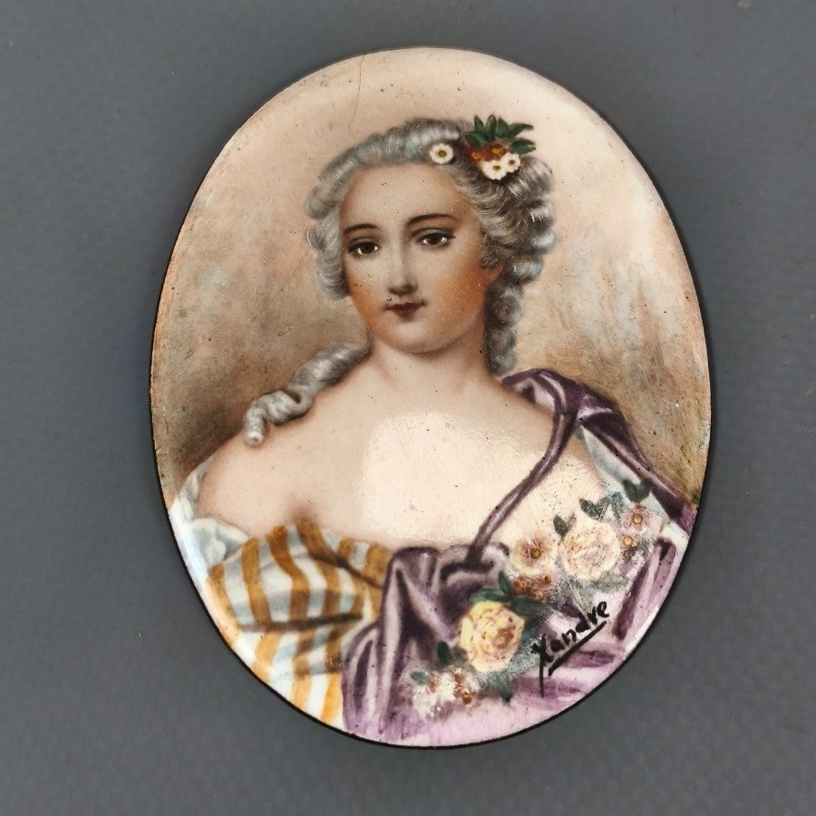 Miniaturas de retratos en porcelana con marcos dorados y bordes de celofán - imagen 11