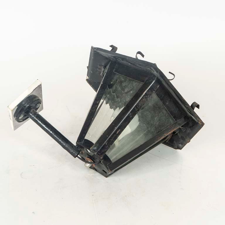 Aplique Farol de Metal Negro con Detalles y Vidrios
