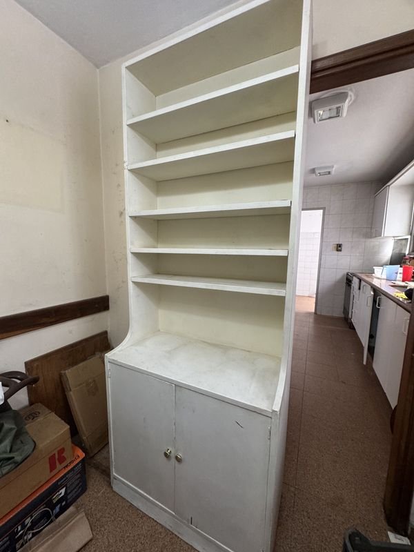 Lote anterior: Biblioteca en madera pintada de blanco