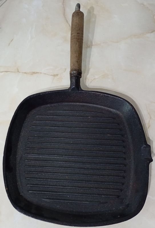 Plancha de hierro forjado acanalado con mango de madera - imagen 2