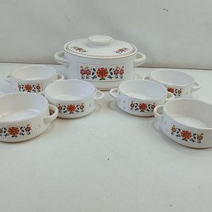 Lote anterior: Set Vintage Sopera y 6 Cuencos con Asas, Diseño Floral Esmaltado y Bordes Dorados