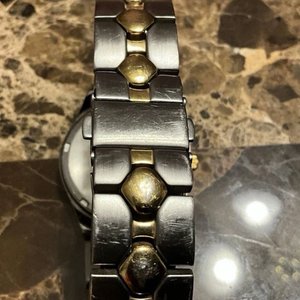 Reloj Armitron Diamond Acero Inoxidable Dorado y Plateado - imagen 8