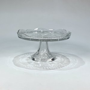 Plato para Tortas de Vidrio Transparente con Pie Central y Borde Ondulado - imagen 1