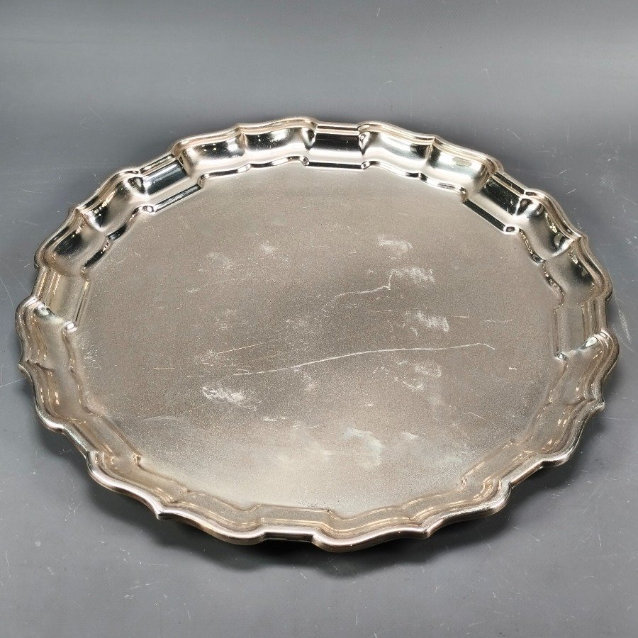 Lote anterior: Bandeja circular en plata sterling Chippendale por Frank Smith