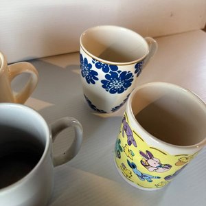 Lote de 9 Tazas con Diseños Variados - imagen 5