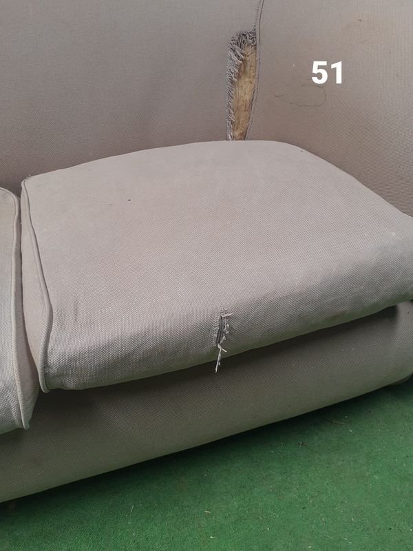 Sillon de 3 cuerpos con detalles en tap arreglables