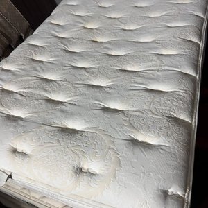 Lote siguiente: Colchón Beautyrest Hospitality 198x130x30 cm - 1 Plaza y Media