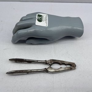 Rompe nueces de metal niquelado antiguo - imagen 2