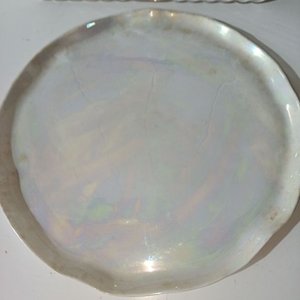 Dos Fuentes de Loza Antiguas y Dos Jarrones Decorativos - imagen 2