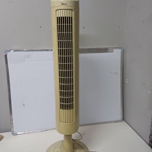 Lote anterior: Ventilador de Torre Midea Beige con Múltiples Funciones