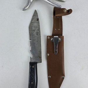 Lote siguiente: Cuchillo de Bolsillo Sueco con Estuche y Sacacorchos