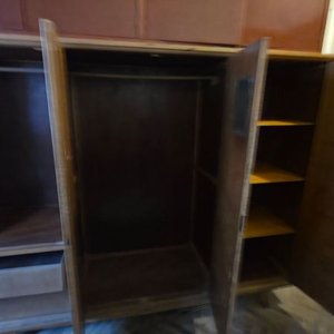 Ropero de Madera Maciza con Puertas Corredizas y Cajones - imagen 5