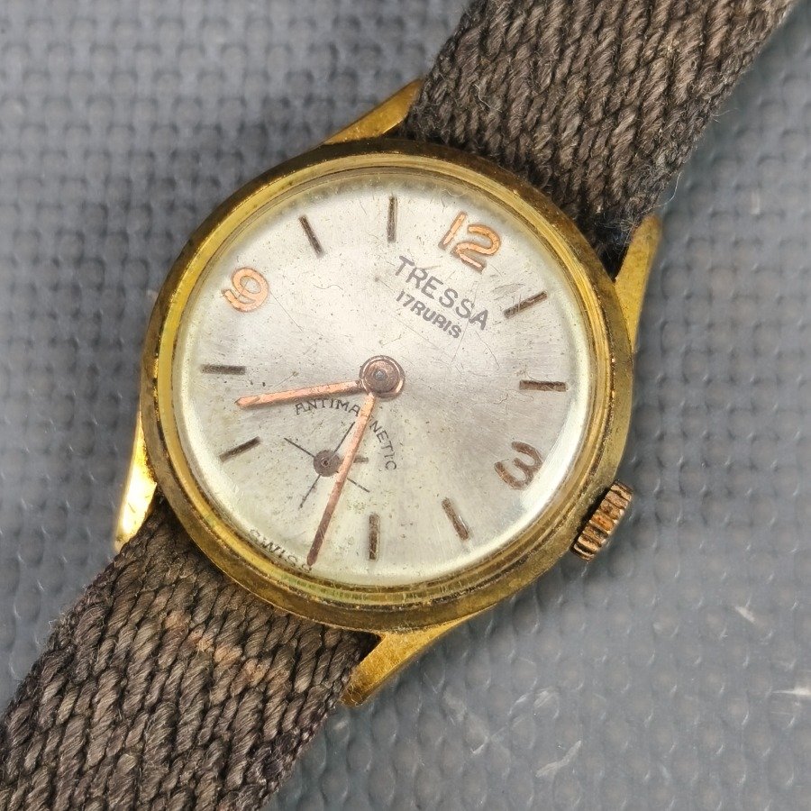Reloj Tressa 17 Rubíes con Malla de Tela - Funcionando