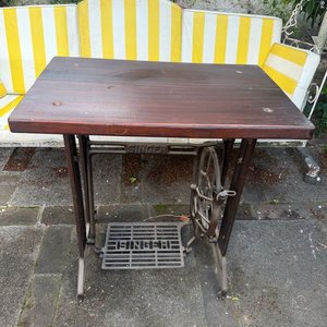 Lote anterior: Mesa Singer de Madera y Hierro Fundido Estilo Industrial
