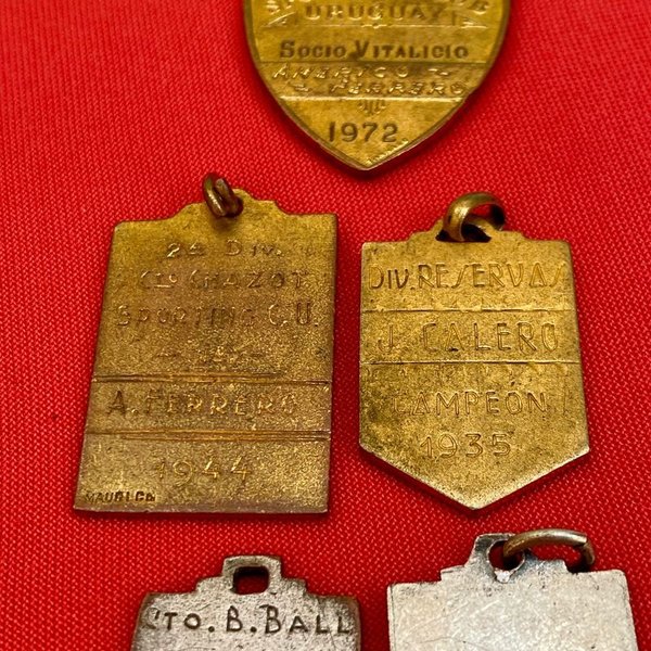 Medallas antiguas deportivas con detalles en esmalte - imagen 5