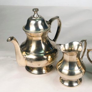 Juego de Metal Plateado: Tetera, Cafetera, Lechera y Azucarero - imagen 2