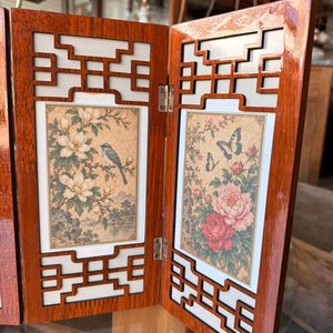 Biombo de Mesa Chino Decorativo en Madera Calada con Escenas Tradicionales - imagen 3