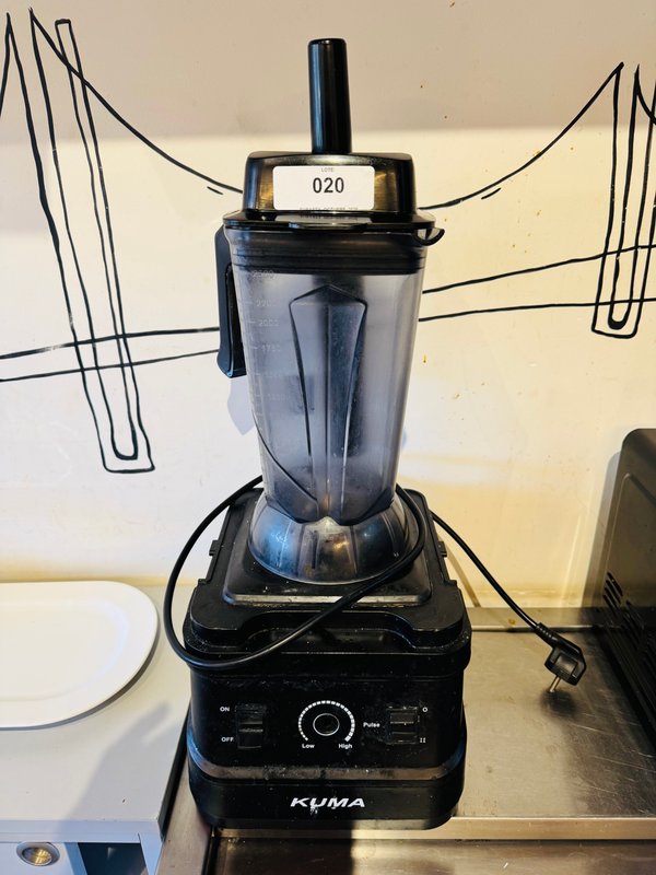Lote #020 – Licuadora de uso comercial ¨KUMA¨con vaso de 2,5 Lts  modelo L100S más vaso completo de repuesto (le falta la perilla de velocidad) - imagen 1