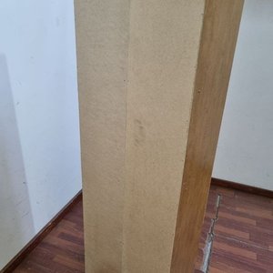 Mueble de madera con puertas y estantes abiertos - imagen 4