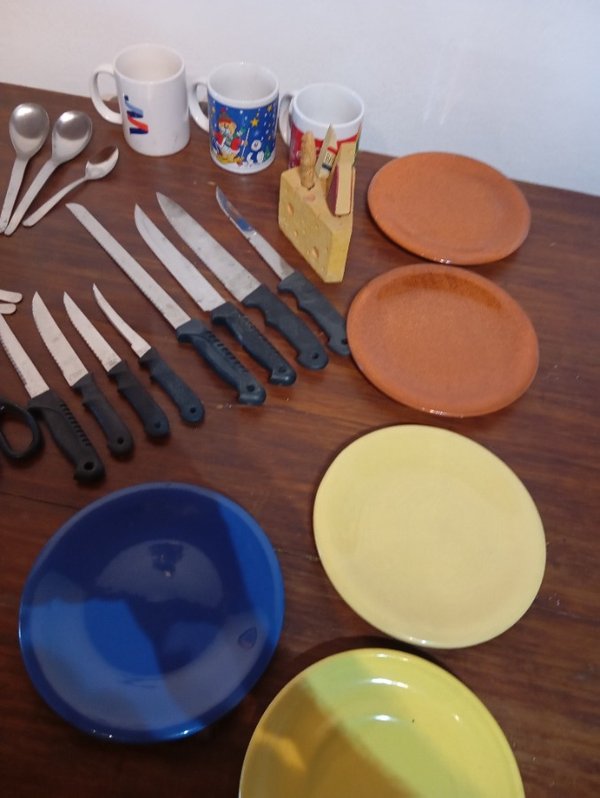 Lote variado de cubiertos y platos en buen estado - imagen 4
