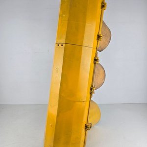 Estructura de Semáforo de Tres Luces Amarillo - imagen 7