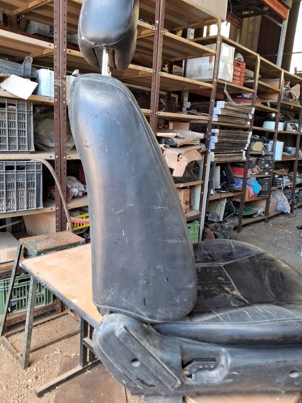 Asiento de automóvil en mal estado - imagen 3