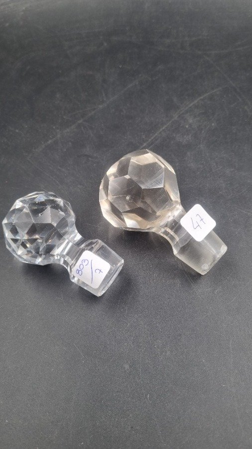 Lote de 2 Tapones de Botellón de Cristal Tallado - imagen 1