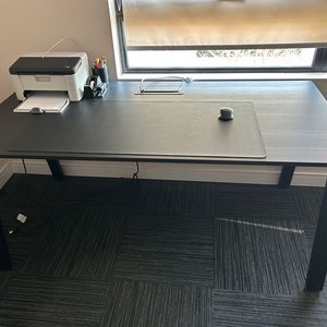 Escritorio Negro con Patas Metálicas - 1.70x0.70m (2 Unidades) - imagen 2