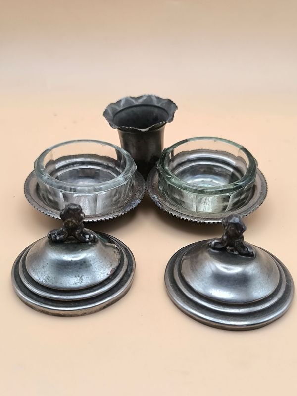 Set de mesa antiguo con salero y pimentero doble - imagen 2