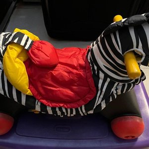 Lote anterior: Mecedora Caballito Zebra Base Plástico Little Tikes