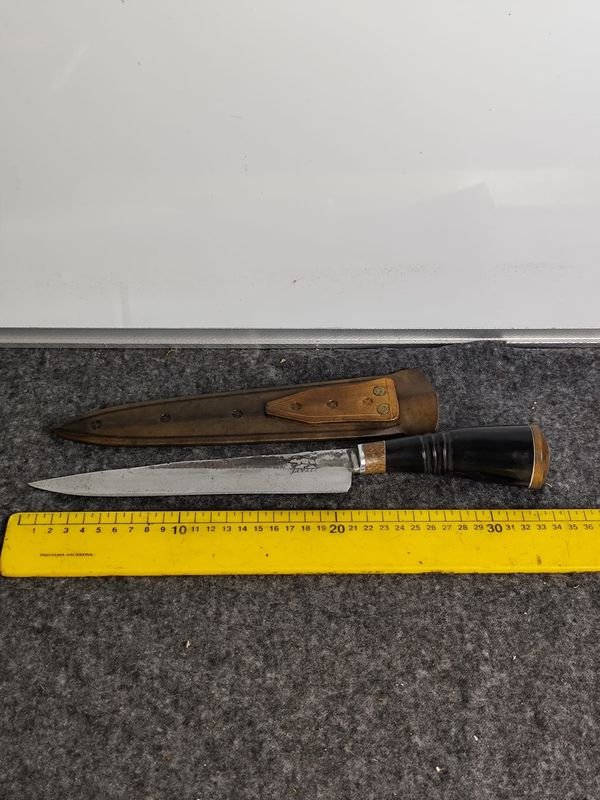 Cuchillo Artesanal Hoja de Disco de Arado con Vaina de Cuero