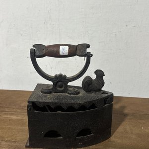 Lote anterior: Plancha Antigua a Carbón con Gallito Decorativo