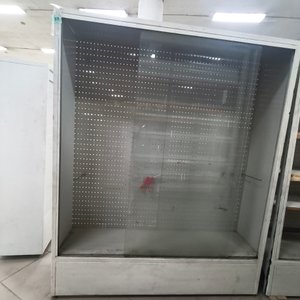 Vitrina Metálica con Frente de Vidrio y Fondo Perforado - imagen 1