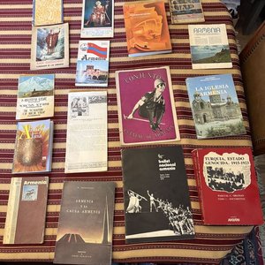 Lote anterior: Lote de Libros sobre Armenia: Historia, Cultura y Genocidio