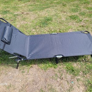 Catre Plegable para Camping - Tela Gris Rayada y Caños Negros - imagen 5