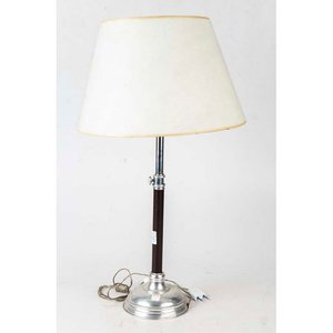 Lote anterior: Lámpara de Sobremesa Metálica con Pantalla Quebrada - 69 cm