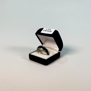 Lote anterior: Anillo de Fantasía Metal Plateado y Negro con Piedras Facetadas