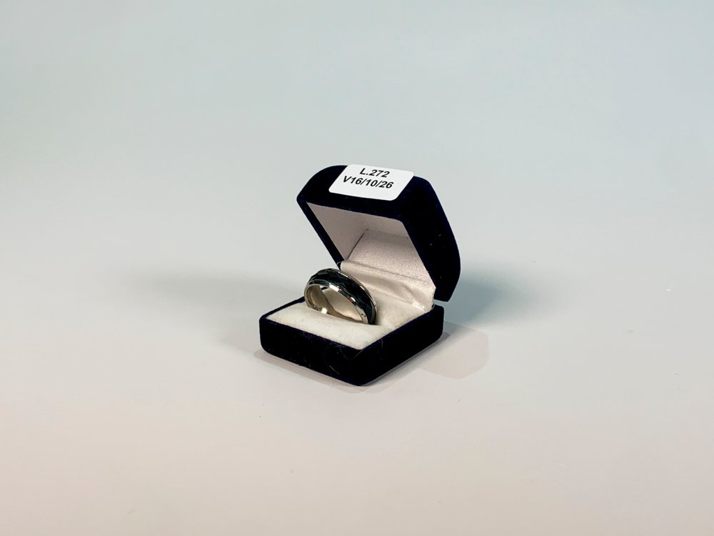 Anillo de Fantasía Metal Plateado y Negro con Piedras Facetadas