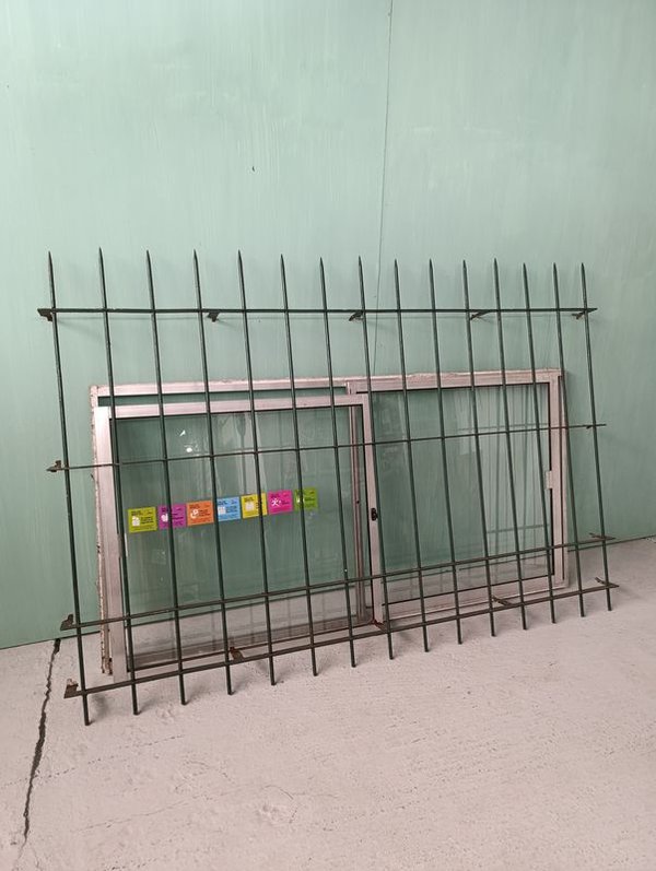 Ventana de 2 mts x 1 mt con reja de 2,20 mts x 1,50 mts - imagen 1