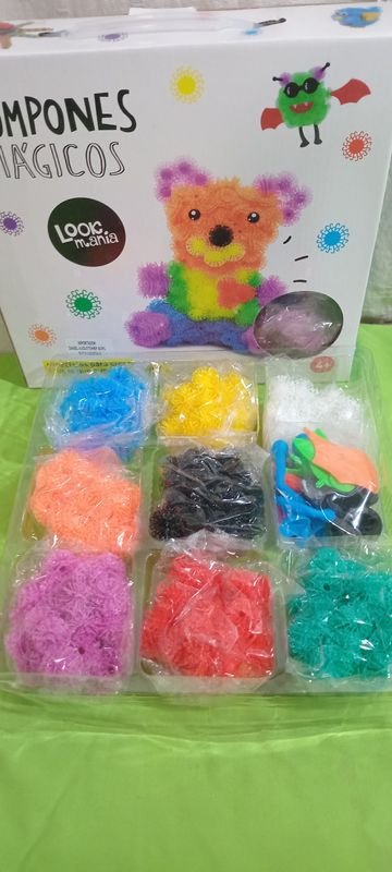 Lote siguiente: Juego didáctico para armar pompones mágicos en caja cerrada