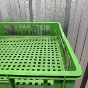 Lote de Cajones Plásticos Apilables Verdes y Amarillos - imagen 3