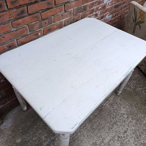 Mesa de Madera Maciza con Patas Torneadas Estilo Rústico - imagen 4