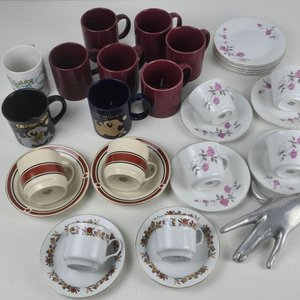 Lote anterior: Juego de Tazas y Platillos de Cerámica y Porcelana con Motivos Florales y Zodiacales