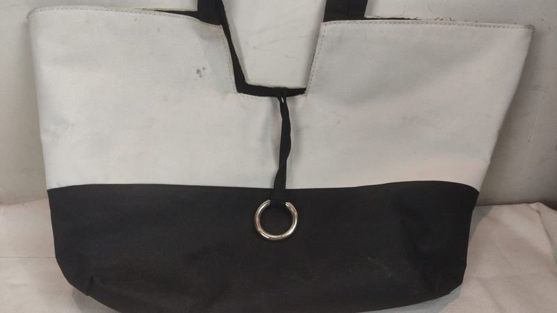 Bolsa Tote Bicolor Blanco y Negro - imagen 2