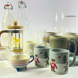 Lote de Tazas, Cafetera, Botellas y Centro de Vidrio - imagen 3