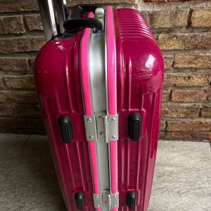 Valija Rígida Fucsia Marca Rrkadi con Cerradura de Combinación - imagen 7
